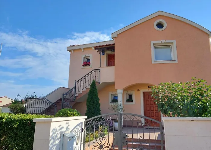 Apartment Polic