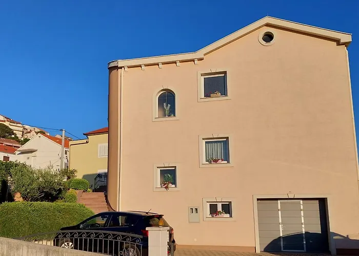 Apartment Polic